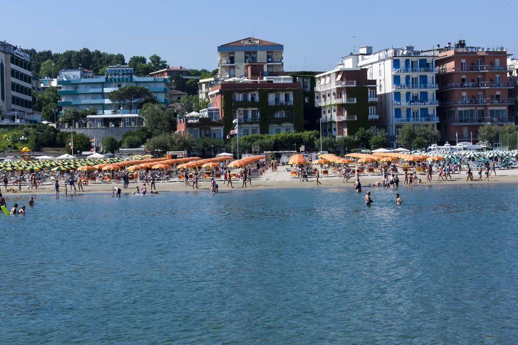 Blu Star Hotel Gabicce Mare Exterior foto